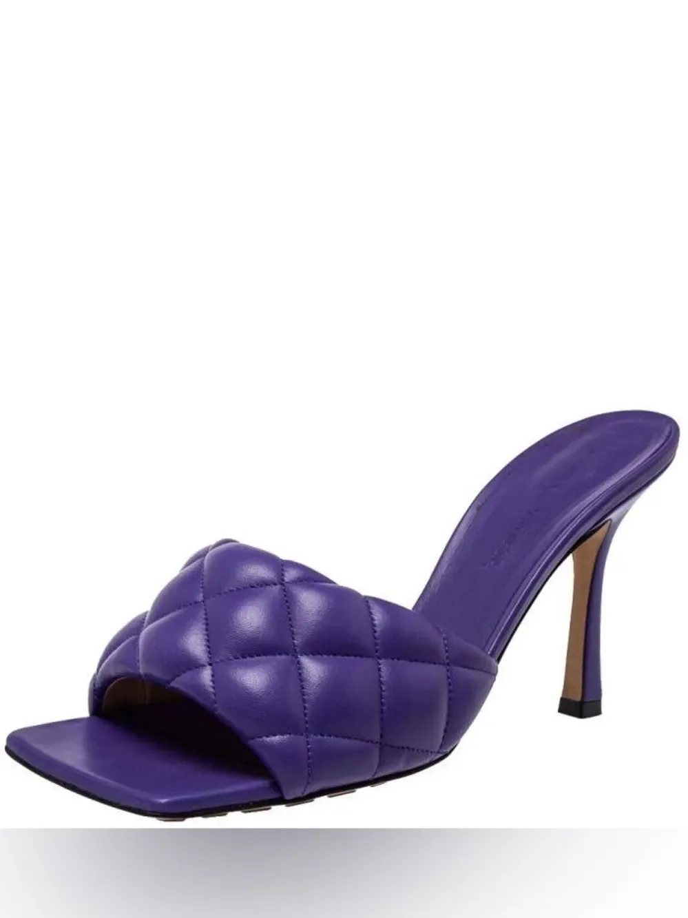 Bottega Veneta questions leave